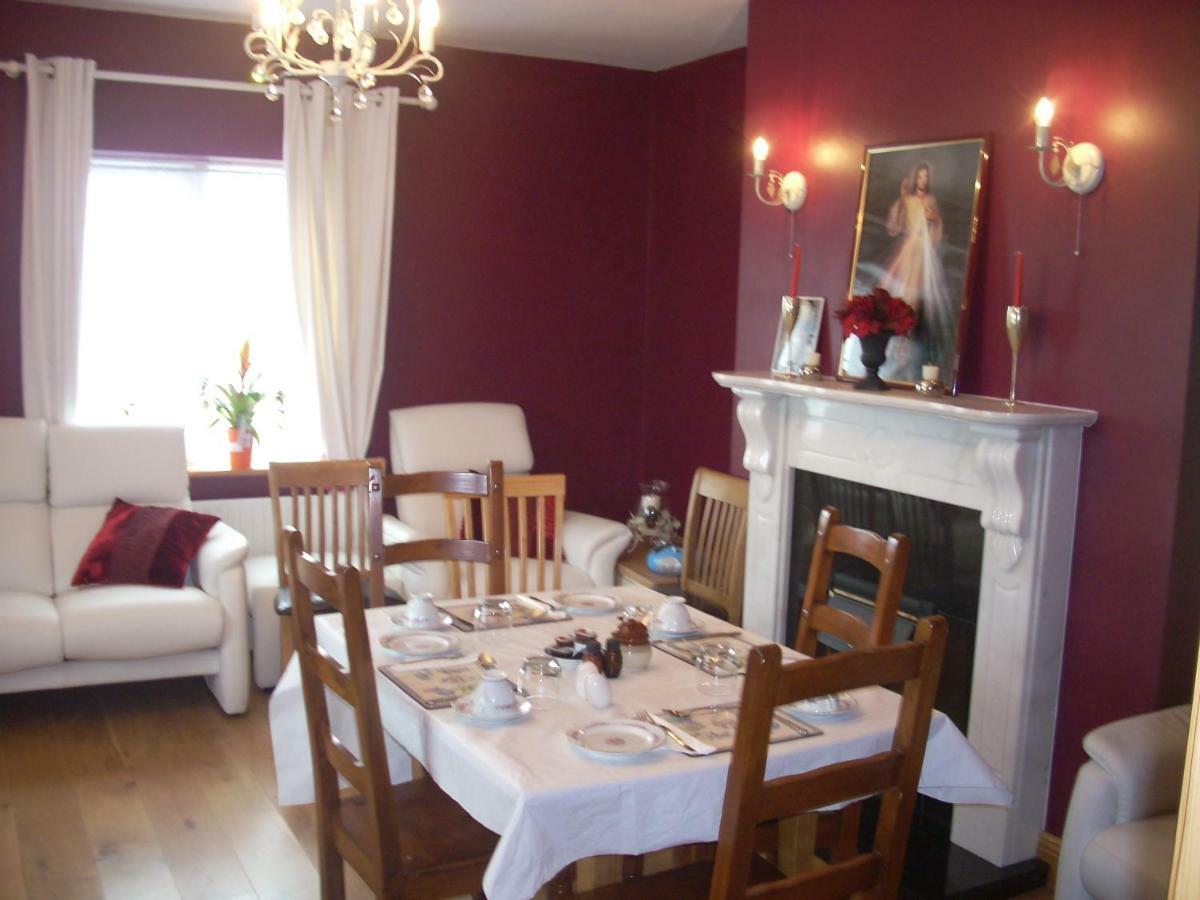 Bed and Breakfast Golden Rose House Нок Экстерьер фото